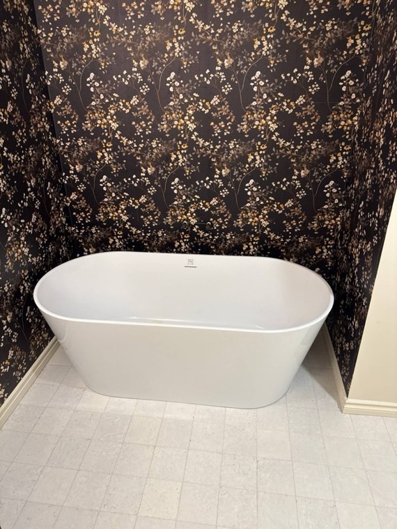 Freestanding tub installation